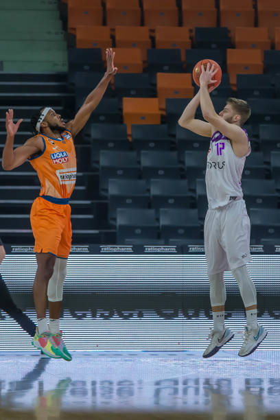 据了一席之 据了一席之