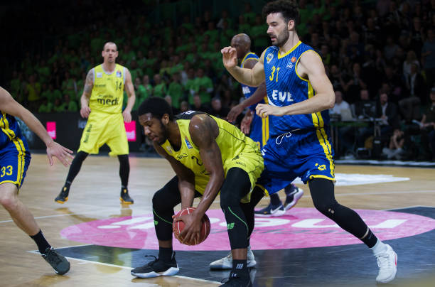 门口卫冕 门口卫冕